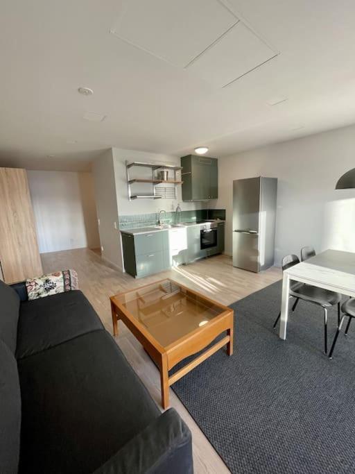 Newly Built Bright Apartment, Close To Everything If You Want To Visit Stockholm, You Will Find The Perfect Accommodation Here! Ferry Line 80 Makes It Very Convenient And Easy To Get To The City Center Nacka Exterior foto