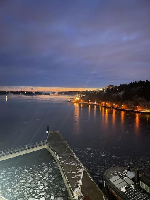 Newly Built Bright Apartment, Close To Everything If You Want To Visit Stockholm, You Will Find The Perfect Accommodation Here! Ferry Line 80 Makes It Very Convenient And Easy To Get To The City Center Nacka Exterior foto